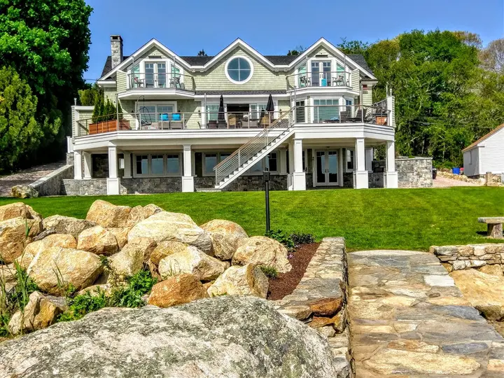 Mystic Bay, Mystic